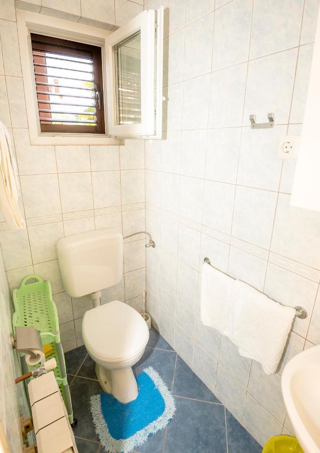 Guest House Ab Adria Home Ровин Екстериор снимка