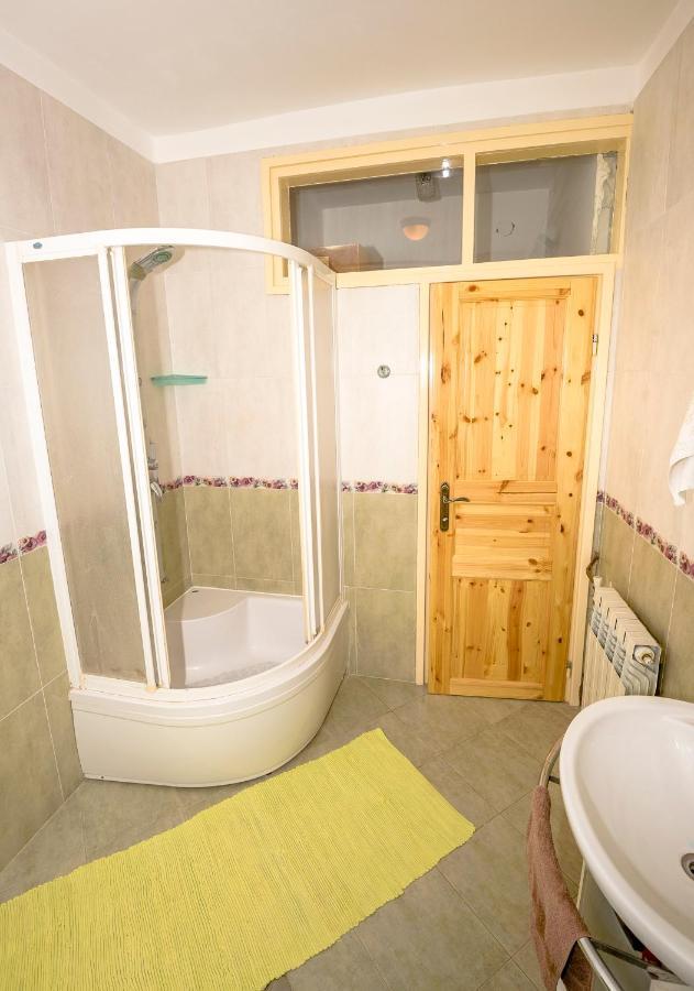 Guest House Ab Adria Home Ровин Екстериор снимка