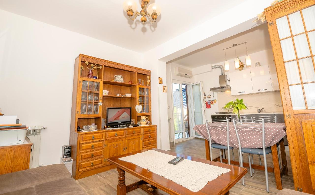 Guest House Ab Adria Home Ровин Екстериор снимка