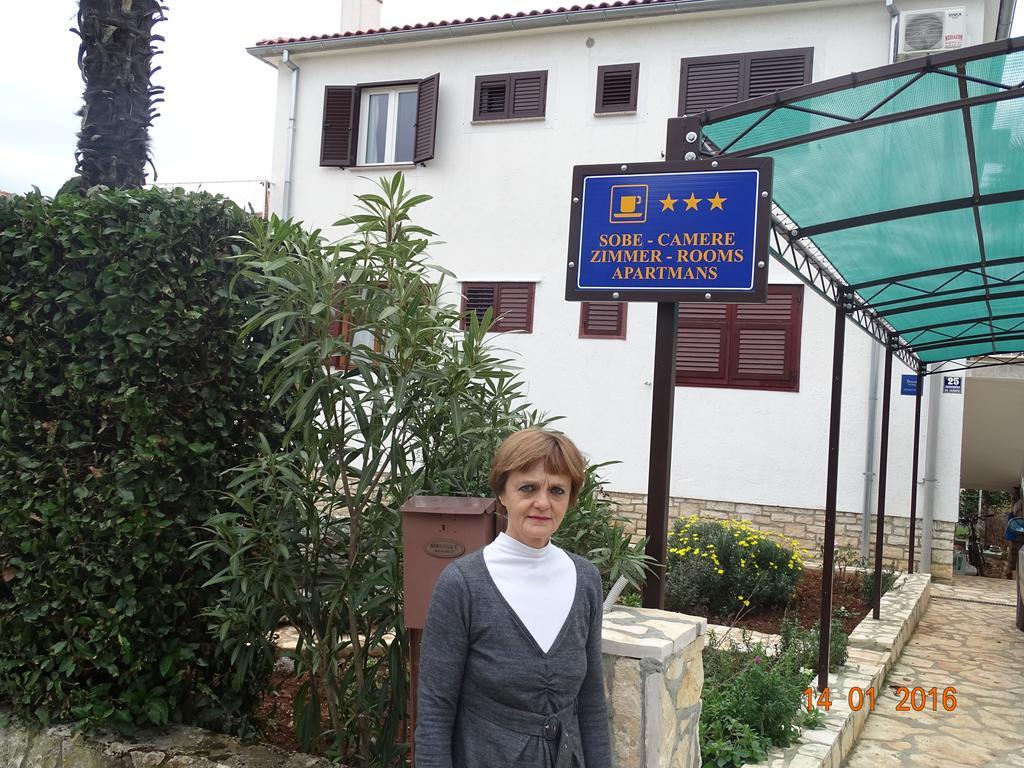 Guest House Ab Adria Home Ровин Екстериор снимка