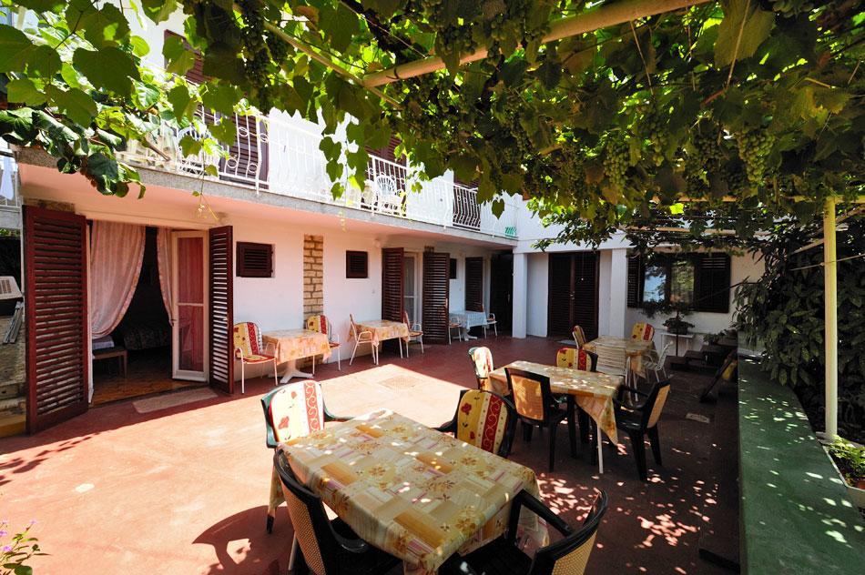 Guest House Ab Adria Home Ровин Екстериор снимка